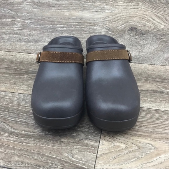 Crocs Sarah Clog Espresso Belted Suede Buckle
Chunky Mule Women's Western Size 8 - Picture 2 of 8